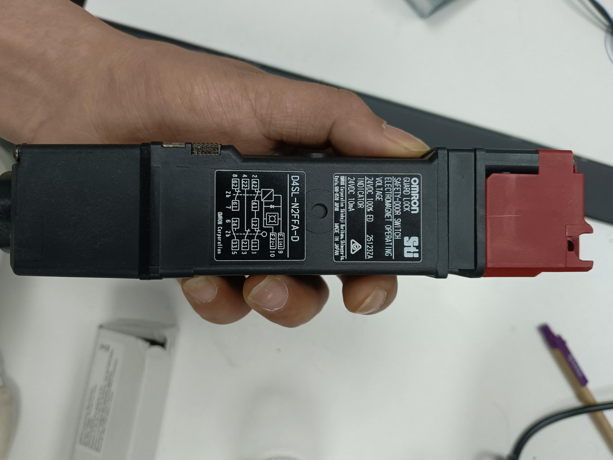 OMRON欧姆龙 小型电磁锁定安全门开关D4SL-N2FFA-D