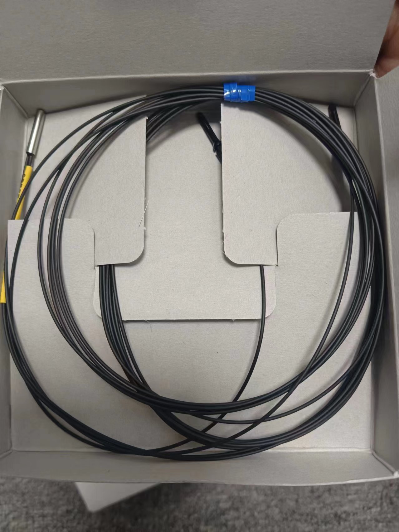OMRON欧姆龙光纤传感器 E32-D221B