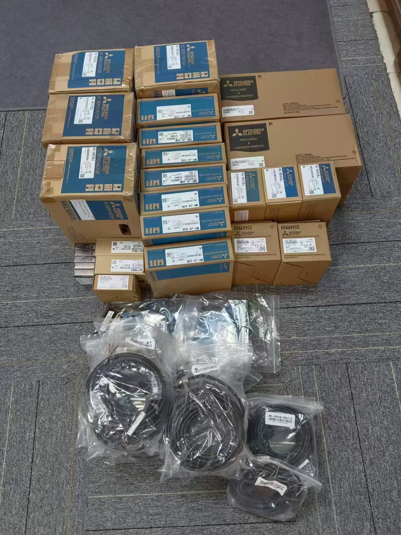 MITSUBISHI三菱 变频器FR-A840-00126-2-60
