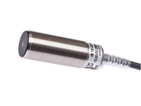 德国IPF感应式传感器IB1802A3