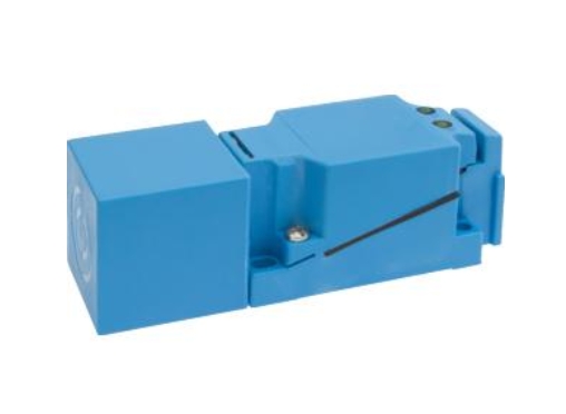 德国IPF感应式传感器IB40E032