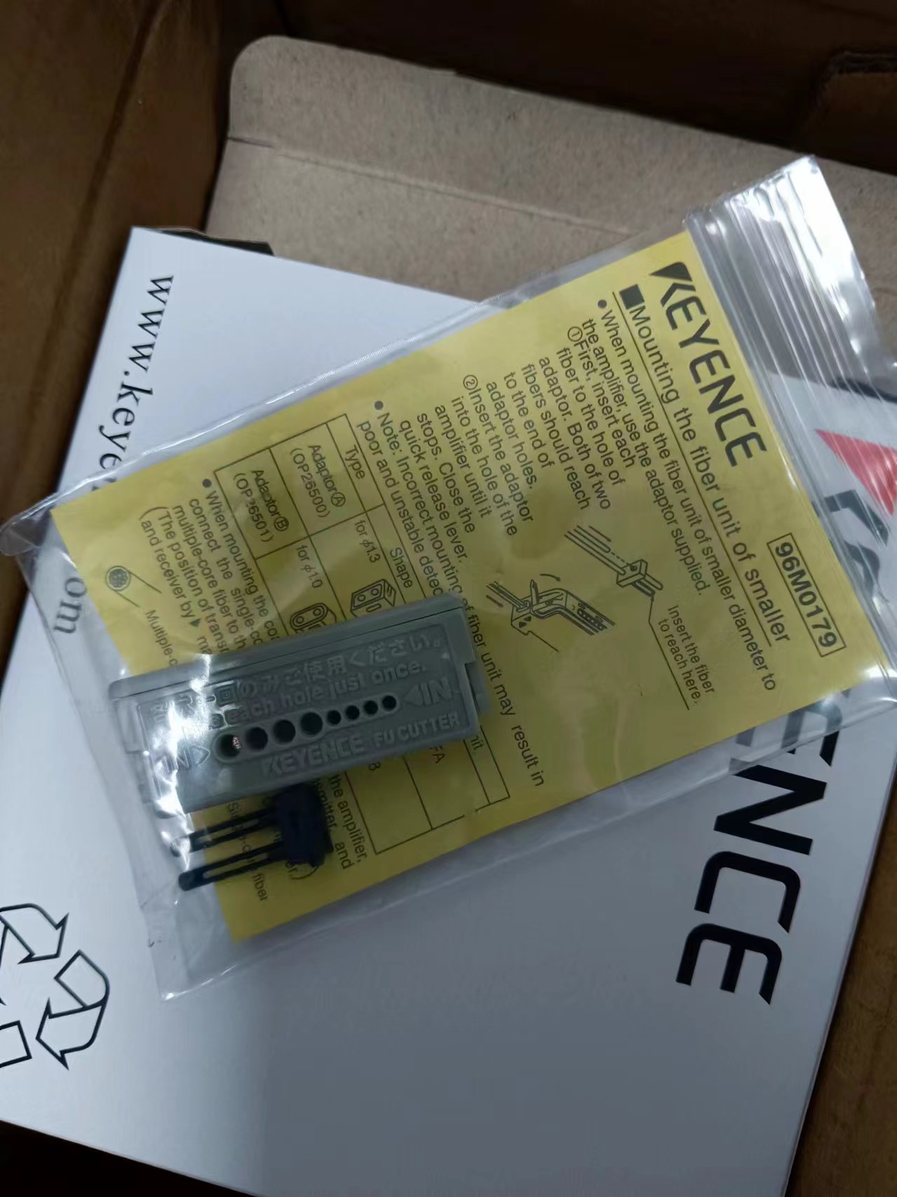 日本KEYENCE基恩士 光纤单元 反射型 FU-35TZ【江崎】中部地区办事处 (1).jpg