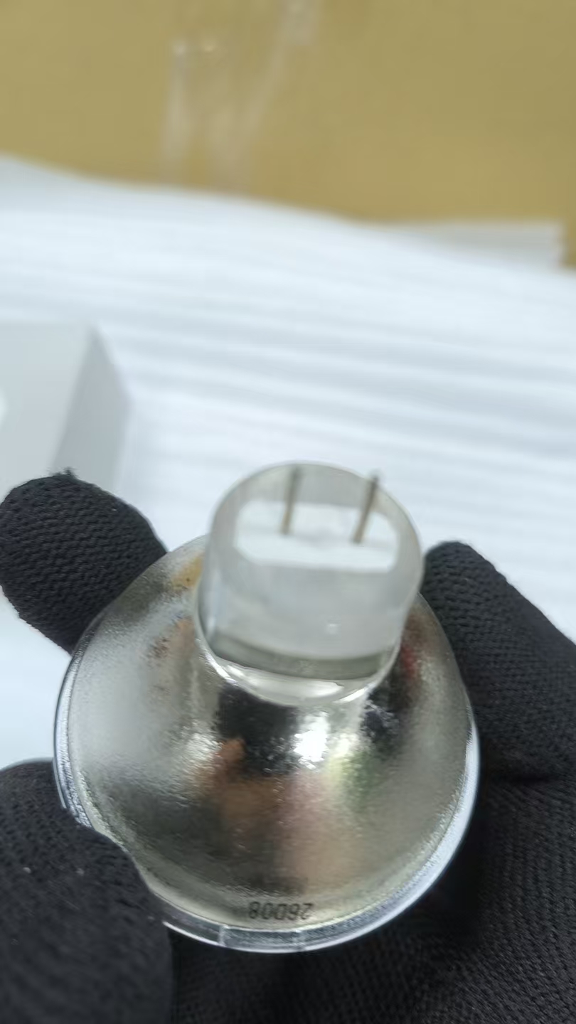 工业光源新选择｜EYE JCR12V100W10H/G1/AL 铝膜卤素灯杯，稳定聚光输出